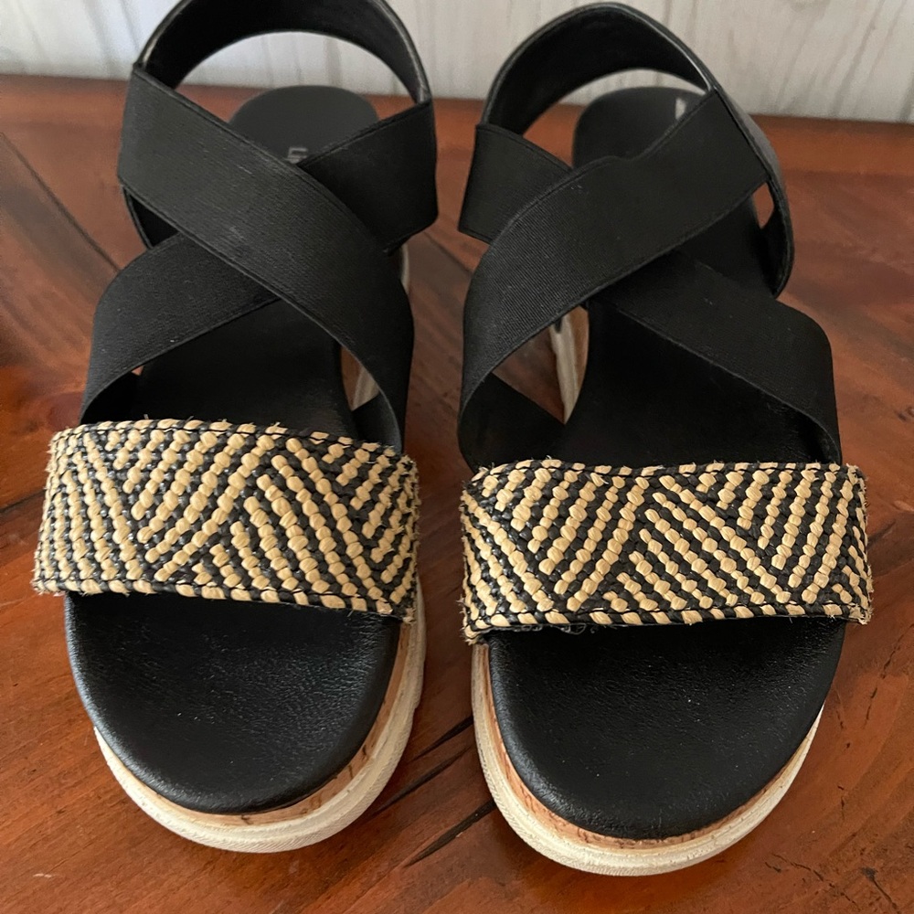 LimeLight size 8 platform sandal
